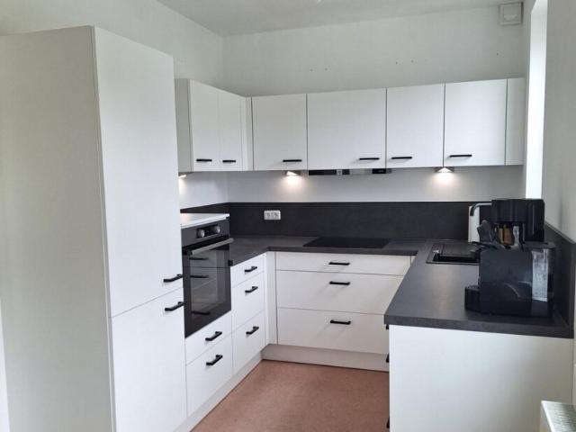 Großzügige 2 Zimmer Wohnung mit verglaster Loggia