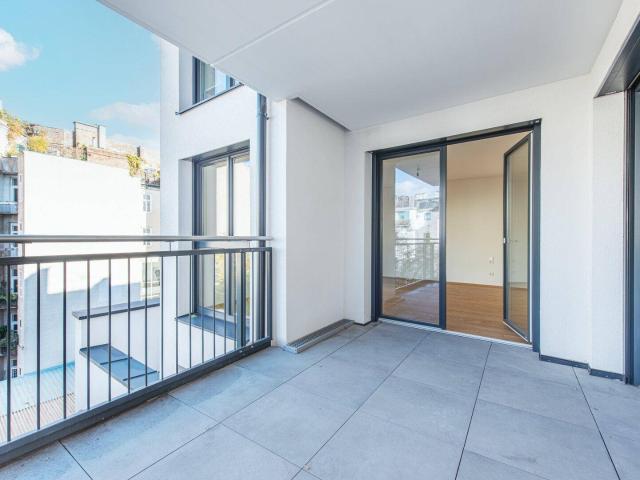 Großzügige 2 Zimmer Wohnung mit Balkon im 4. Bezirk!