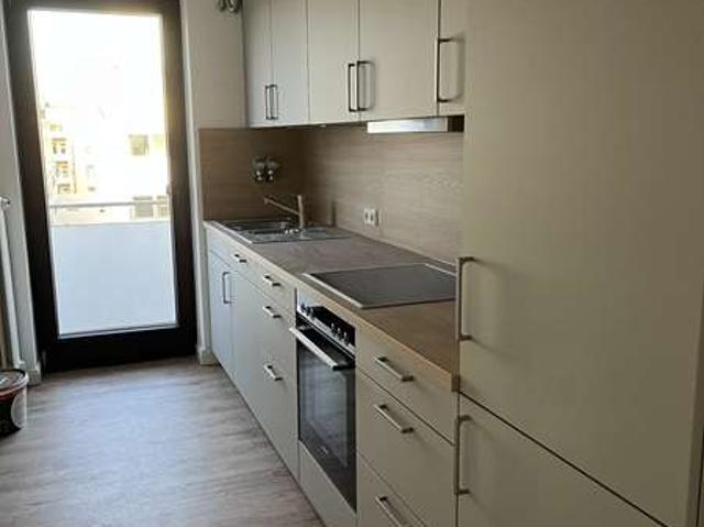 großzügige 2 Zimmer Wohnung mit EBK, Balkon und Fahrstuhl