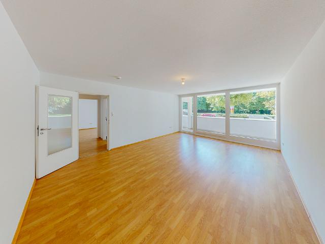 Großzügige 2 Zimmer Wohnung mit Einbauküche