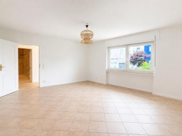 Großzügige 2 Zimmer Wohnung mit Garten und Terrasse, optional vollmöbliert