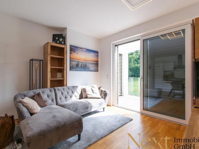 Großzügige 2 Zimmer Wohnung mit heller Terrasse in Lichtenberg zu vermieten!