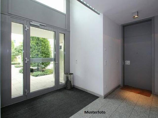 Großzügige 2 Zimmer Wohnung mit Loggia und Lift