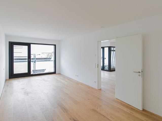 Großzügige 2 Zimmer Wohnung mit schöner Loggia zu vermieten!