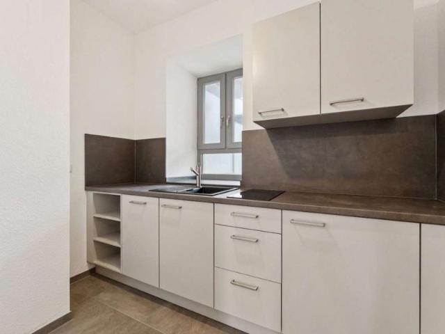 Großzügige 2 Zimmer Wohnung mit separater Küche