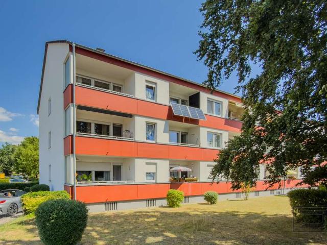 Großzügige 2 Zimmer Wohnung mit sonnigem Balkon, Stellplatz und EBK am Roten Hügel!
