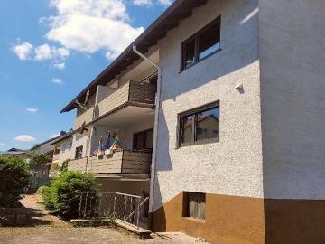 Großzügige 2 Zimmer Wohnung im Dachgeschoss in ruhiger Lage