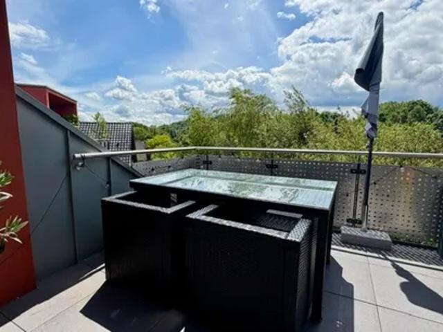 Großzügige 2 Zimmer Wohnung im 2.OG mit schönem Balkon und Pkw Stellplatz