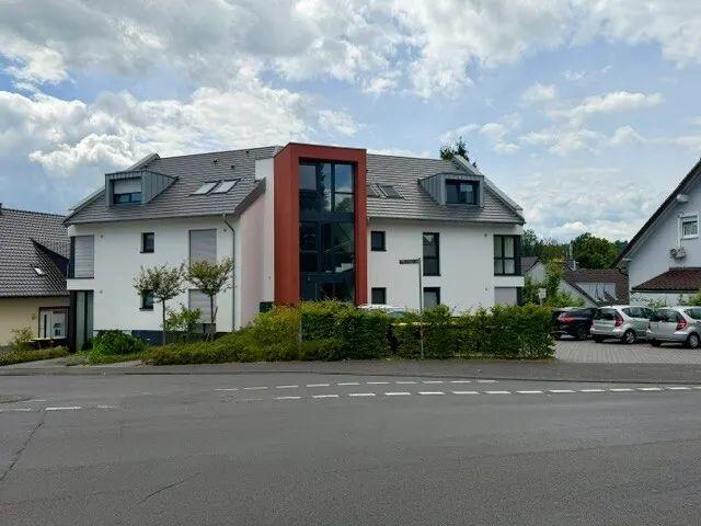 Großzügige 2 Zimmer Wohnung im 2.OG mit schönem Balkon und Pkw Stellplatz