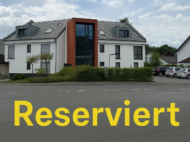Großzügige 2 Zimmer Wohnung im 2.OG mit schönem Balkon und Pkw Stellplatz