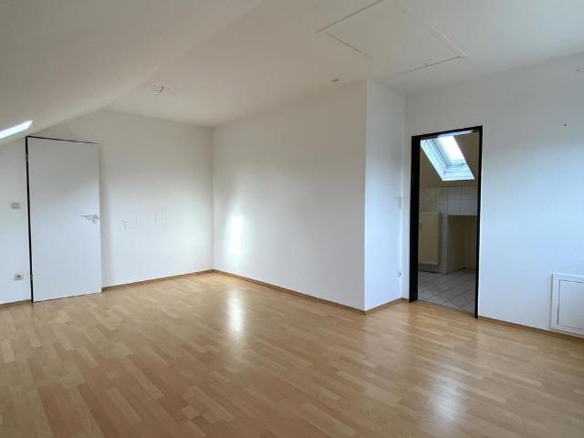 Großzügige 2 Zimmer Wohnung in guter Lage!