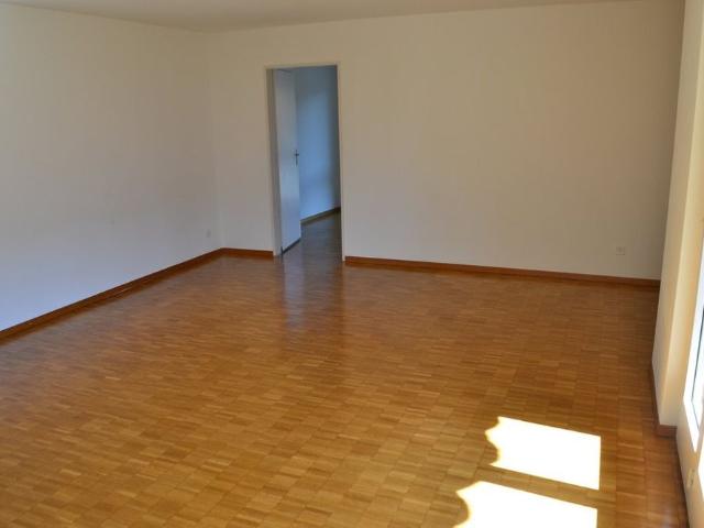 Grosszügige 2 Zimmer Wohnung in Zürich Oerlikon