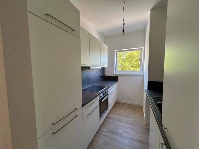 Großzügige 2 Zimmer Wohnung inkl. Einbauküche und Balkon!