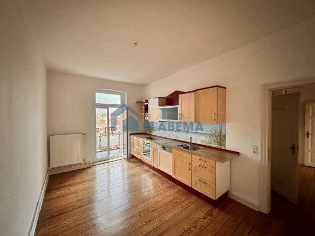 Großzügige 2 Zimmer Altbauwohnung mit Wannenbad zu vermieten, toller Dielenfußboden