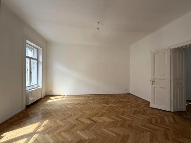 Grosszügige 2 Zimmer Altbauwohnung mit ca. 95 m² UNBEFRISTET / Spacious 2 Room Period Apartment of approx. 95 m² UNLIMITED RENT /
