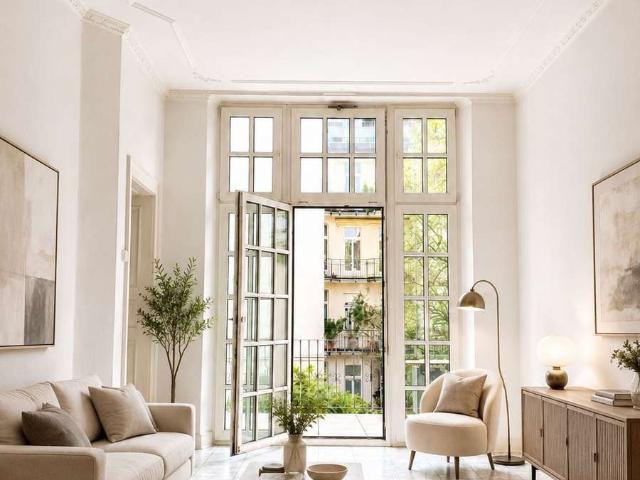 Großzügige 2 Zimmer Altbauwohnung mit großer Terrasse