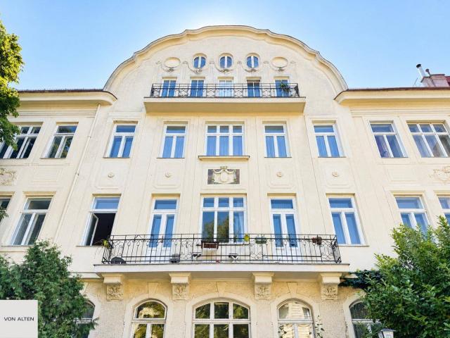 Großzügige 2 Zimmer Altbauwohnung mit Potenzial