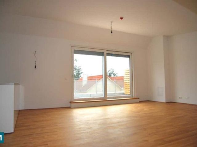 Großzügige 2 Zimmer Dachgeschosswohnung mit zwei Süd Terrassen in absoluter Ruhelage