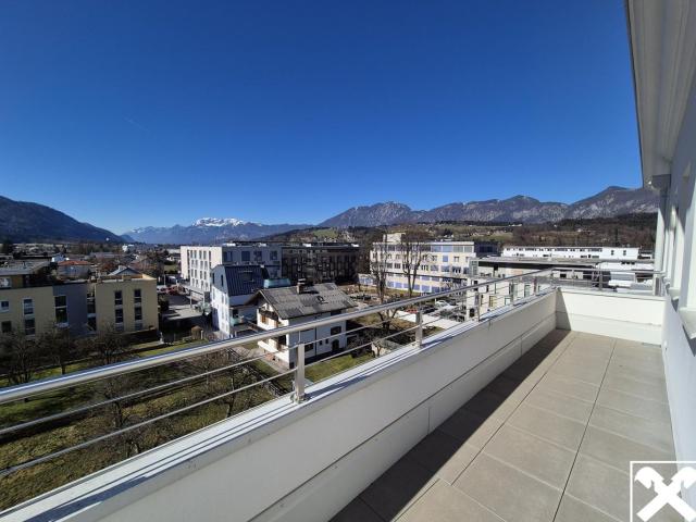 Großzügige 2 Zimmer Dachgeschoss Wohnung mit Terrasse