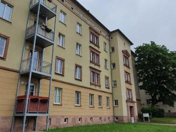 Großzügige 2 Zimmer mit Laminat, Balkon und Wannenbad in zentraler Lage!