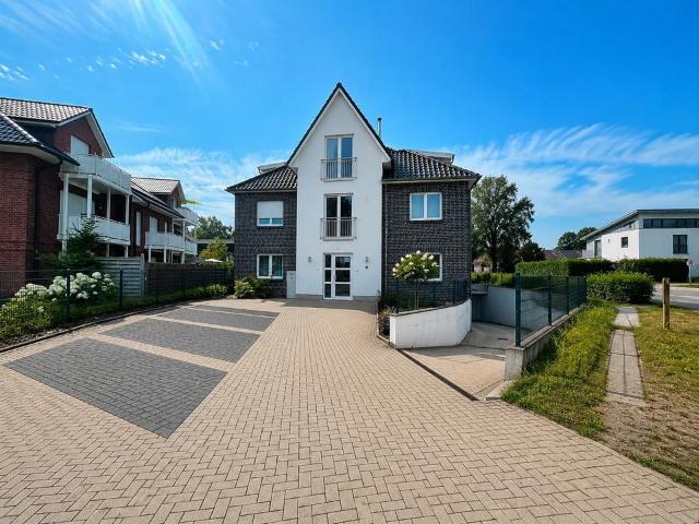 Großzügige 2 Zimmer Obergeschosswohnung Balkon, Tiefgarage uvm