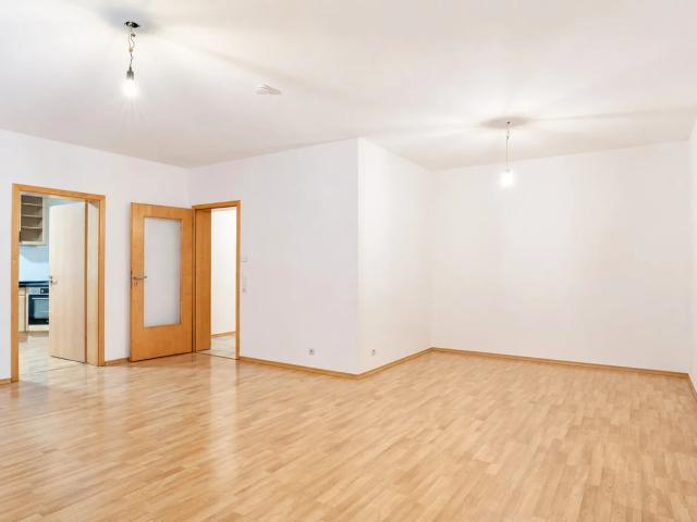 Großzügige 2 Zimmer Souterrain Wohnung in ruhiger Wohngegend von Siegburg !