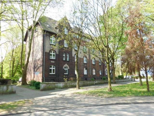 Großzügige 2 Zimmerwohnung im 2. OG in zentraler Lage mit Vinylboden.