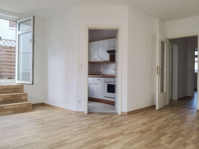 Großzügige 2 Zimmerwohnung mit eigener Terrasse, provisionsfrei inklusive TG Stellplatz