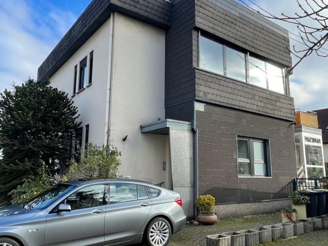 Großzügige 2 ZKB Wohnung mit Balkon + Wintergarten