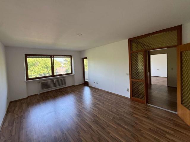 Großzügige 2 ZKB mit Balkon