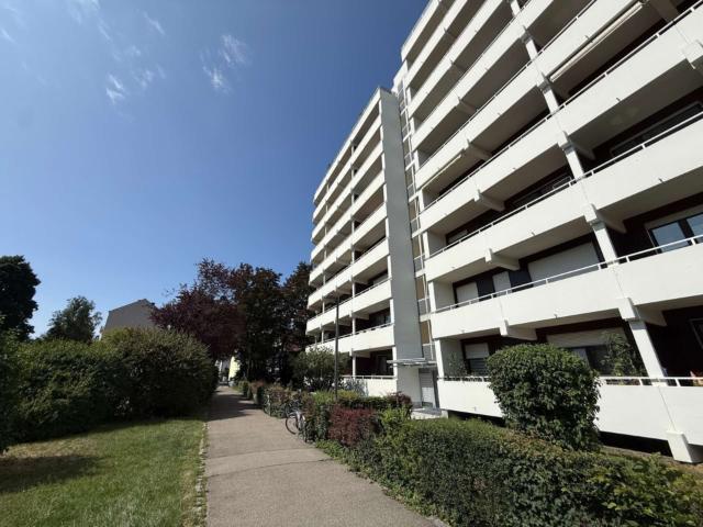 Großzügige 2 ZKB mit Balkon
