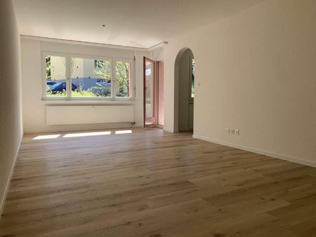 Grosszügige 2 1/2 Zimmer Wohnung an ruhiger und sonniger Lage