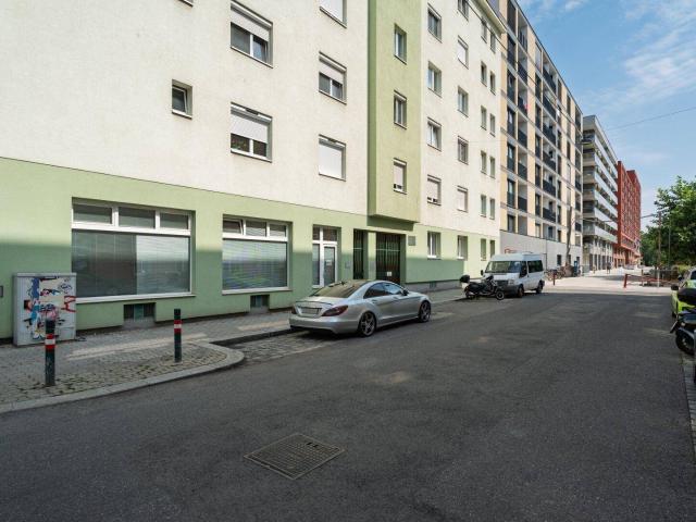 Großzügige 2 3 Zimmer Wohnung in 1030 Wien, 3. Etage, 95,89 m², sanierungsbedürftig!