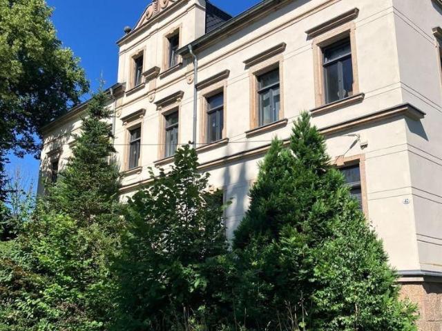 Großzügige 2,5 Zimmer mit Terrasse, Wanne, Dusche und Laminat und in guter Lage!