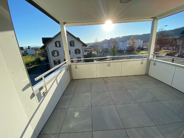 Grosszügige 2.5 Zimmer Dachwohnung mit Balkon in Nebikon