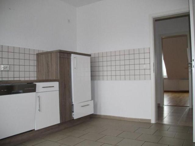 Großzügige 2,5 Zimmer DG Wohnung mit EBK und Kaminofen Ab sofort