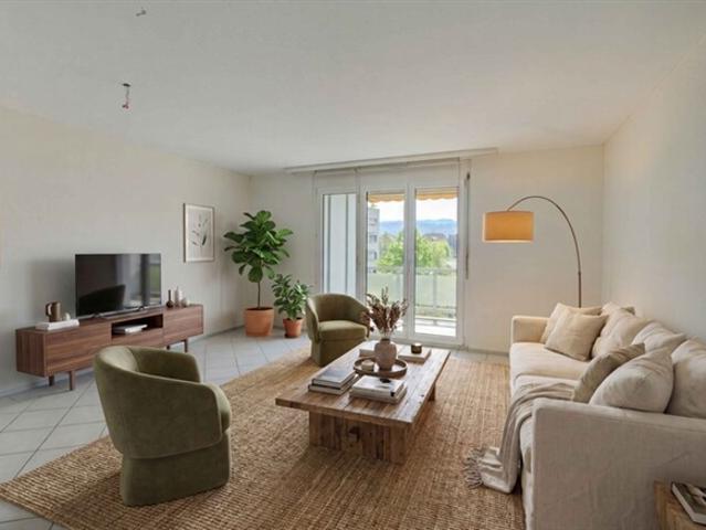 GROSSZÜGIGE 2.5 ZIMMER EIGENTUMSWOHNUNG MIT TOLLEM BALKON