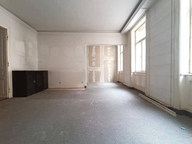 Großzügige 2,5 Zimmer Wohnung im 9. Bezirk mit viel Potential! Nähe U4 Friedensbrücke!