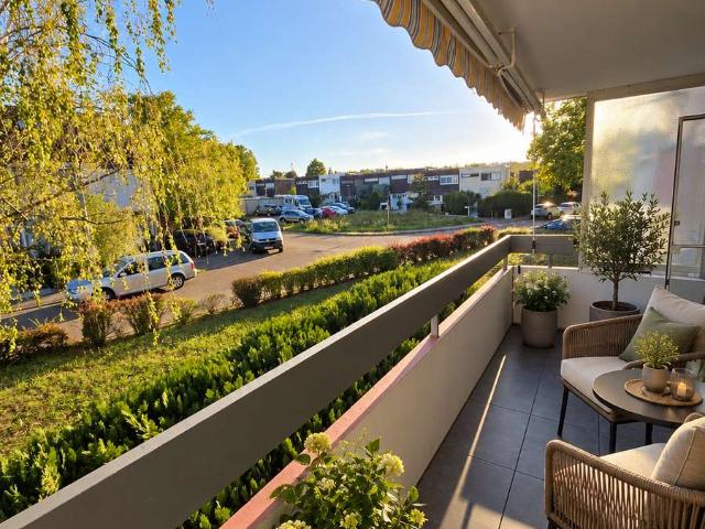Großzügige 2,5 Zimmer Wohnung mit Balkon, Stellplatz und Küche