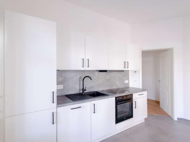 Großzügige 2,5 Zimmer Wohnung mit EBK und historischem Altbauflair WE02