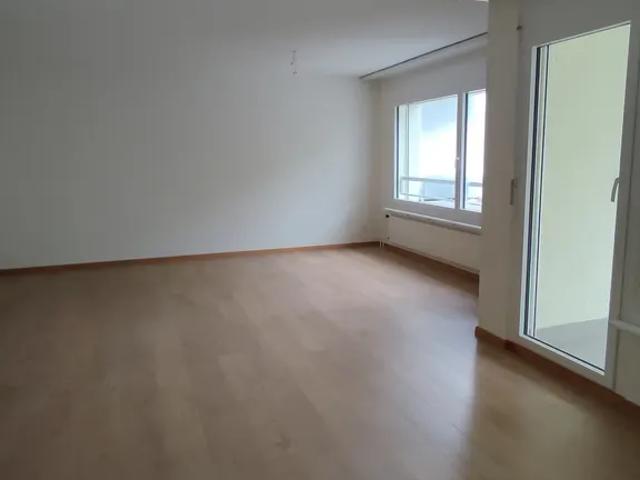 Grosszügige 2.5 Zimmerwohnung mit Blick ins Grüne