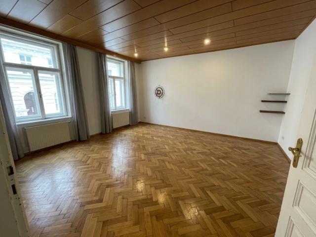 Großzügige 2ZI im Altbau direkt neben dem AUGARTEN