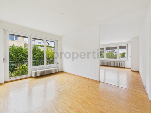 Grosszügige 30 m² Terrasse, Idyllischer Balkon & Familienfreundliche Lage!
