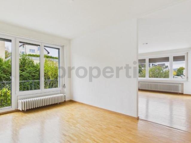 Grosszügige 30 m² Terrasse, Idyllischer Balkon & Familienfreundliche Lage!