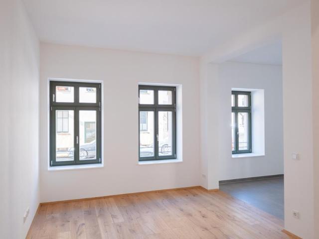 Hochwertig sanierte 3 Zimmer Wohnung mit Garten, EBK und historischem Altbauflair WE02