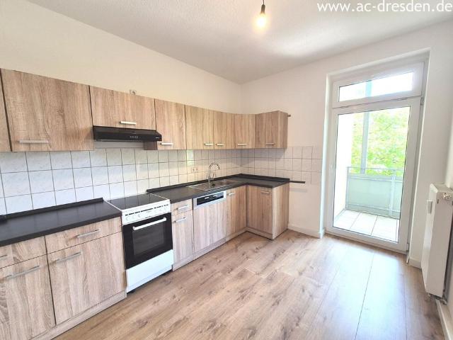 Großzügige 3 Raum Wohnung mit Balkon und Einbauküche in kernsaniertem Gründerzeithaus im Lutherviertel