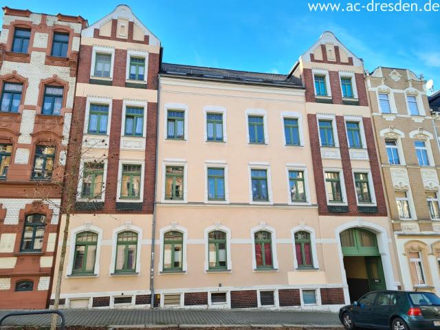Großzügige 3 Raum Wohnung mit Balkon und Einbauküche in kernsaniertem Gründerzeithaus im Lutherviertel