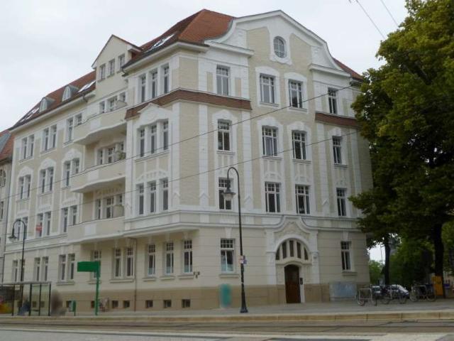 Großzügige 3 Raum Wohnung mit EBK* und 2 kleinen Balkonen nahe Hasselbachplatz wartet auf Sie!