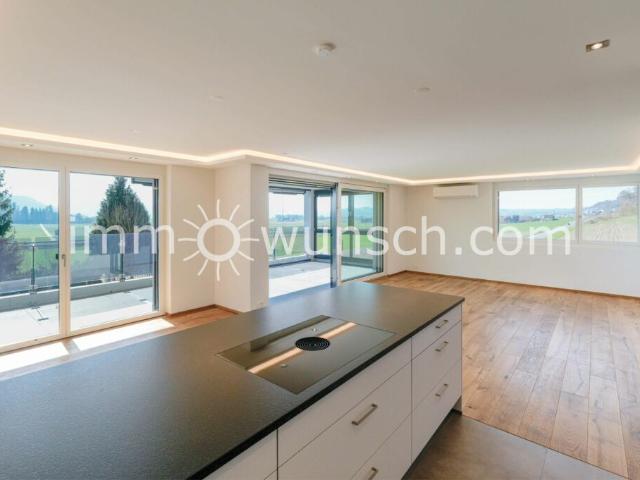 Grosszügige 3 ½ Zi. Eigentumswohnung, mit zum Teil verglastem Balkon, mit herrlicher Fernsicht in die Walliser und Berner Alpen