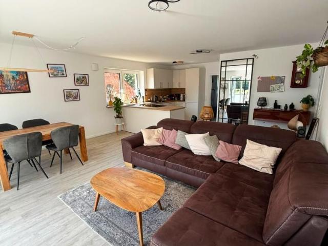Großzügige 3 Zi. Wohnung mit Süd Balkon, Gäste WC & Aufzug